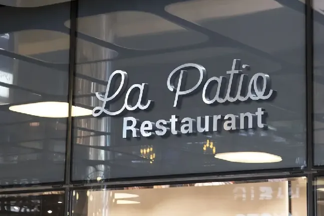 La Patio Script font