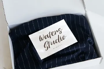 Summer Playlist Modern Calligraphy Font