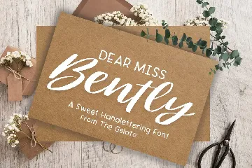 Summer Playlist Modern Calligraphy Font