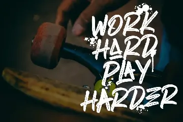 Herdrock Brush Advertisement Font