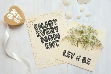 Flower Hand Drawn display Font